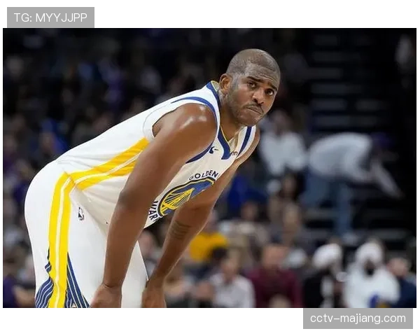 特写：老将克里斯·保罗训练中加练四分卫式长传，强化快攻发起